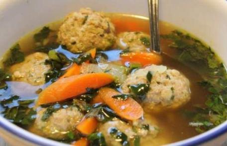 Ciorbă cu perișoare din ciuperci