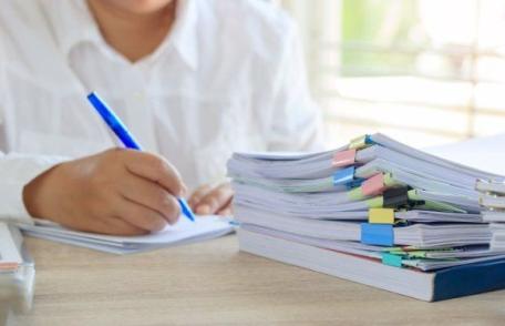 Ghid pentru profesori! Încheierea mediilor explicată grafic de Ministerul Educației pentru 8 situații