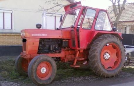 Deşi consumase alcool a ieşit cu tractorul la plimbare