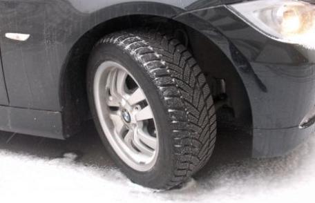 Poliţia îşi schimbă declaraţiile: Anvelopele de vară sunt bune şi după 1 noiembrie. 