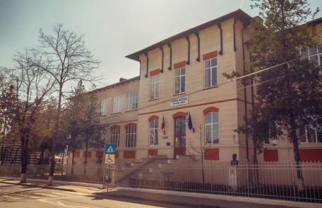 Omagiu profesorilor de la CN „Grigore Ghica” - Reacție la articolul CN „Grigore Ghica” Dorohoi Gaudeamus Igitur! Gând absolvenților din generația 2016