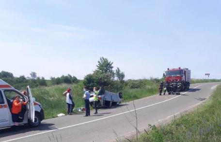 Accident la Șendriceni! Un șofer beat s-a răsturnat cu mașina într-un șanț - FOTO