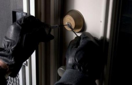 Casa unui preot din comuna Suharău răscolită de hoți în timp ce doi copii erau în locuință