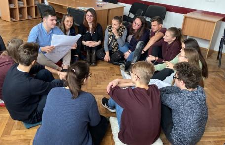 Colegiul Național „Grigore Ghica” Dorohoi își caută poveștile și povestitorii – Gând pentru absolvenții clasei a VIII-a - FOTO