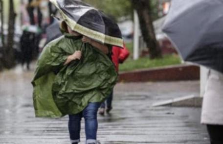Avertizare ANM! COD GALBEN de vânt puternic, descărcări electrice și grindină!