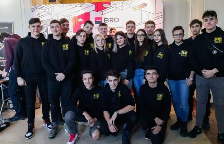 RO 123 - robotul echipei NorthEast Dynamics de la Liceul „Regina Maria” din Dorohoi - succes…. Virtual - FOTO