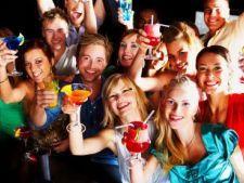 Petrecerile cu mult zgomot după ora 22.00, numai cu acordul scris al vecinilor. Ce păţeşti dacă dai muzica tare