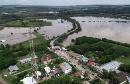 Inundațiile au făcut ravagii în Botoșani, în timp ce PNL a crescut numărul de subprefecți care taie frunză la câini!