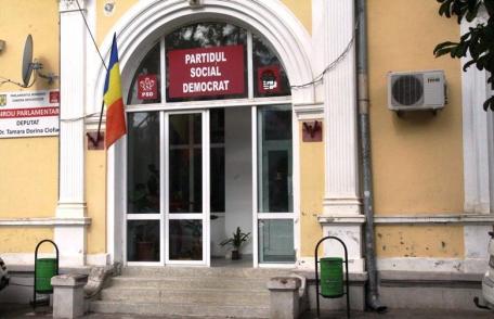 Unii fac proiecte și muncesc, alții beau și chefuiesc! PSD = 500 de investiții în județul Botoșani, PNL = Zero investiții, zeci de petreceri și tunur