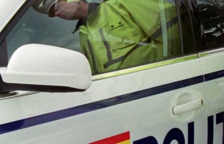 Un șofer cu „alcool la bord” și altul cu permisul suspendat, depistați și „taxați” de polițiști