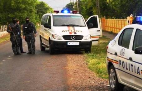 Topoare, bâte și un pistol cu muniție, confiscate în urma unor percheziții pe raza comunei Corlăteni