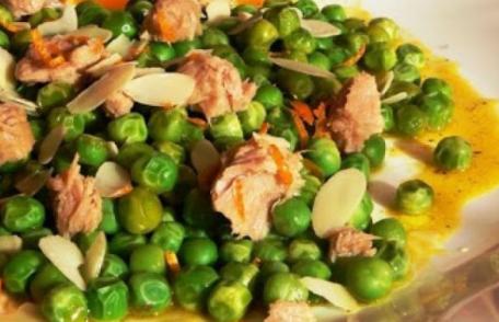 Ton cu mazăre și sos de portocală