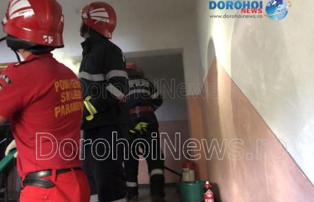 Panică într-un bloc din Dorohoi! Incendiu izbucnit într-o garsonieră - FOTO