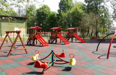 Veste bună pentru copiii și părinții din județul Botoșani! Se REDESCHID locurile de joacă