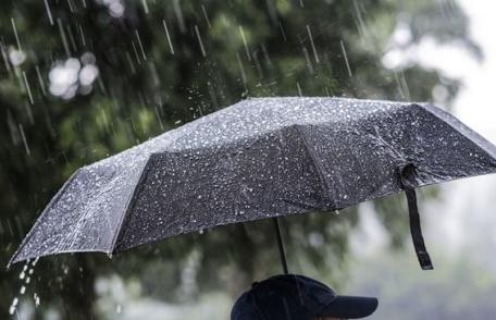 Meteorologii avertizează! Două zile de ploi abundente, instabilitate atmosferică și vânt