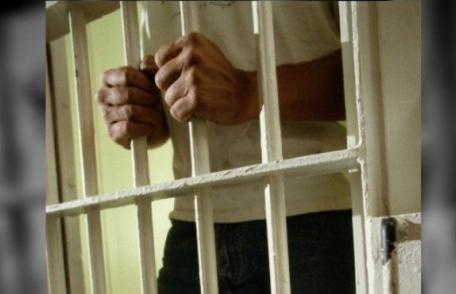 Botoșănean „săltat” de poliţişti dus la Penitenciar. Avea o condamnare de „instigare la abuz în serviciu”