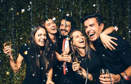 Fără petreceri de Revelion şi carantină de 14 zile pentru cei care vin din ţări cu indice de răspândire mai mare decât al României