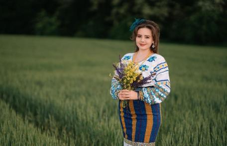 Tânăra Lavinia Strugariu prezentă la emisiunea „Daruri muzicale”, în debutul elevelor sale