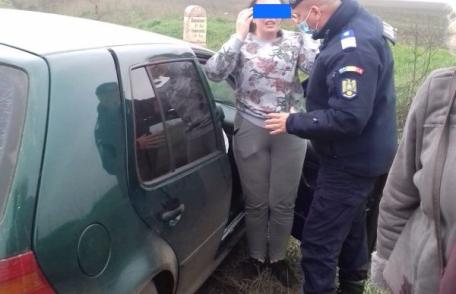Accident la Darabani: mașină ajunsă într-un șanț. Un jandarm a intervenit pentru salvarea victimei - FOTO