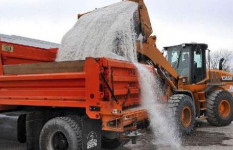 Utilajele pentru deszăpezirea drumurilor județene, pregătite de intervenție