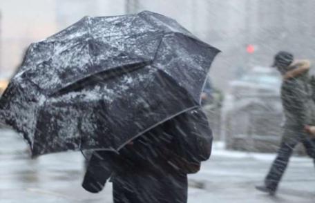 Meteorologii informează! Urmează două zile cu vânt, lapoviță și ninsori