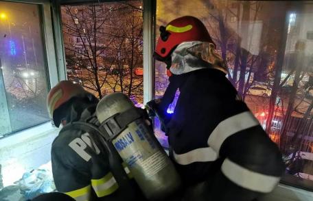 Panică într-un bloc din Botoșani! Incendiu izbucnit într-un balcon situat la etajul doi - FOTO