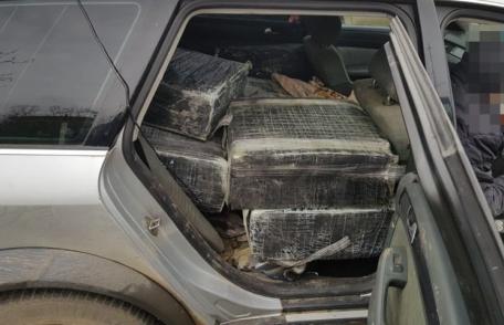 Autoturism burdușit cu ţigări de contrabandă, reținut cu focuri de armă - FOTO