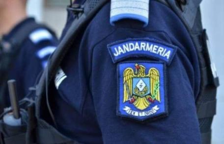 Doi petrecăreți agresivi și fără mască sancționați de jandarmi