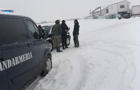 Tânăr prins de jandarmi în momentul în care monta lațuri pentru animale sălbatice - FOTO