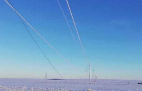 Vremea capricioasă din ultimele 24 de ore a provocat numeroase avarii în reţelele de distribuţie a energiei din Moldova - FOTO