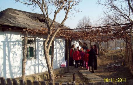 Şcoala Nr.4 Dorohoi: Să nu-i uităm pe bătrâni!