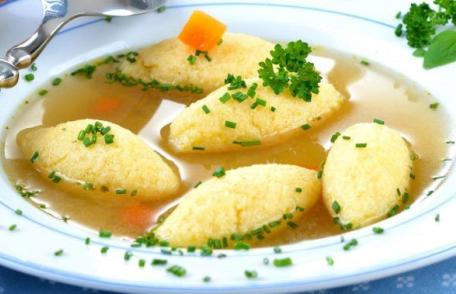 Ciorbă de pui cu găluște