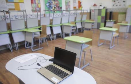 Unitățile de învățământ din două comune botoșănene intră în scenariul roșu