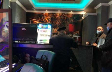 Polițiștii au aplicat sute de amenzi pentru nerespectarea măsurilor de prevenire a răspândirii infecției cu SARS-CoV-2 – FOTO