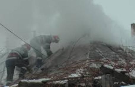 Trei familii au fost la un pas să rămână fără acoperiş deasupra capului