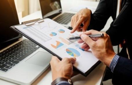 A fost promulgată legea care permite reducerea timpului de muncă al salariaţilor cu până la 80%