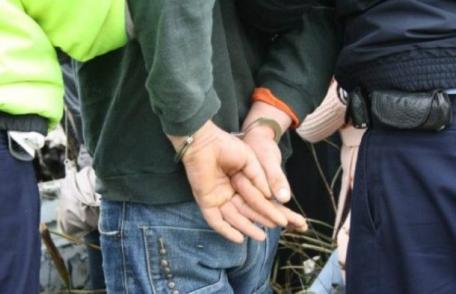 Tânăr din Hudești reținut după ce a furat peste 6.000 de lei dintr-un bar