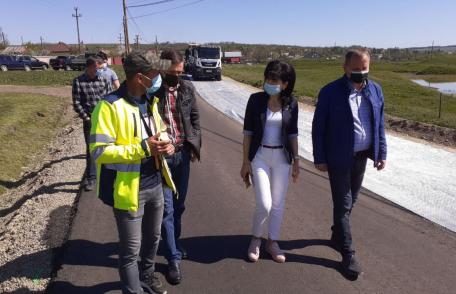 Asfalt turnat pe DJ 292A, Corlăteni – Dimăcheni - FOTO