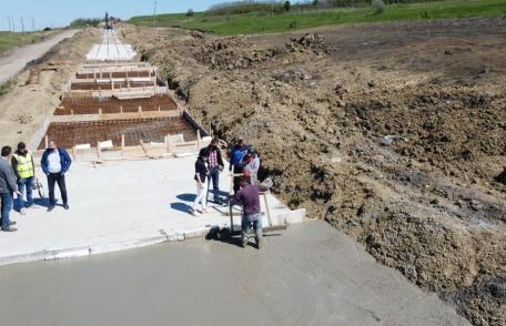 Lucrări complexe la alunecarea de teren de pe DJ 296, Roma - Nicșeni - FOTO