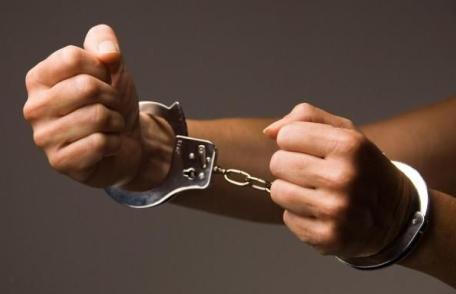 Bărbat arestat preventiv pentru patru infracțiuni