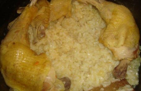 Pilaf cu găină de țară