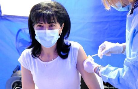 Președintele CJ, Doina Federovici, s-a imunizat în cadrul maratonului de vaccinare din fața Muzeului Județean - FOTO