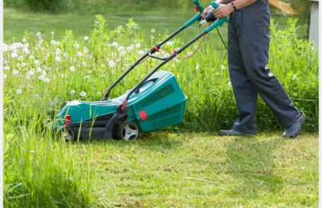 Tragedie la Darabani! Un bărbat a murit electrocutat în timp ce încerca să tundă gazonul