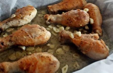 Pui la cuptor, cu usturoi și mămăliguță