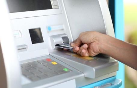 Uluitor! Un şofer din Botoşani a fost escortat de poliţişti până la bancomat pentru a scoate banii de şpagă