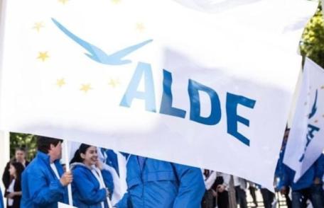 În vreme ce inundațiile fac prăpăd în țară, guvernanții stau și privesc de pe margine!