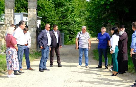 Consiliul Județean Botoșani continuă investițiile în drumuri! Drumul Mănăstirilor a fost predat constructorului - FOTO