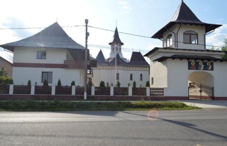 Hramul Bisericii Dealu Mare (20 iulie): Moaștele Sfântului Nectarie și ale Sfinților Epictet și Astion aduse spre cinstire