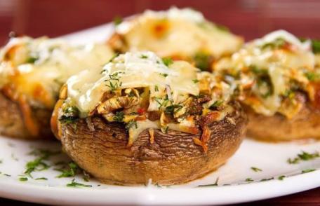 Ciuperci umplute cu carne de pui