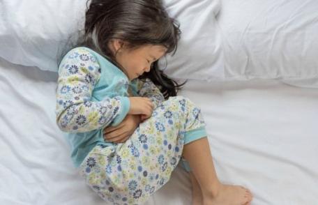 Ce facem când copilul spune că îl doare burta